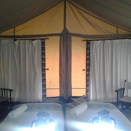 Maili Saba Camp Villa Nakuru Rum bild