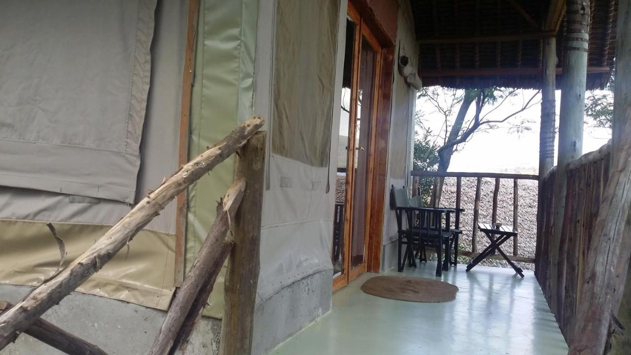 Maili Saba Camp Villa Nakuru Exteriör bild