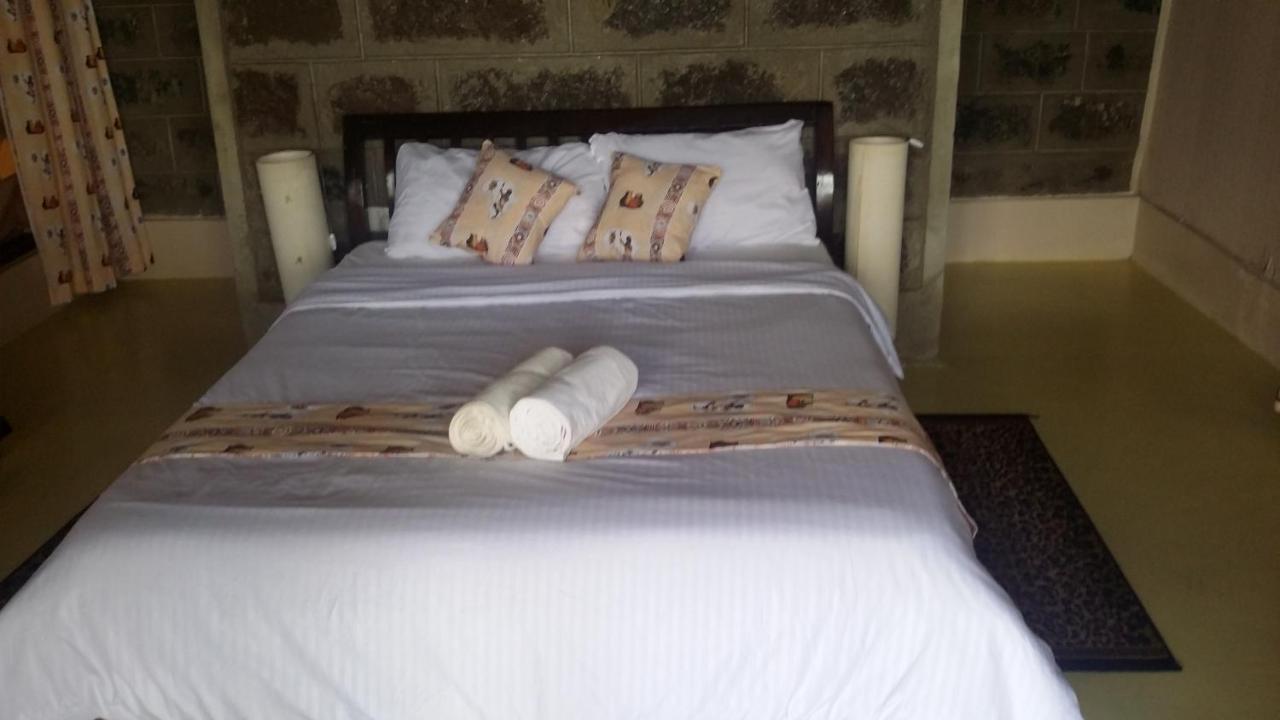Maili Saba Camp Villa Nakuru Exteriör bild