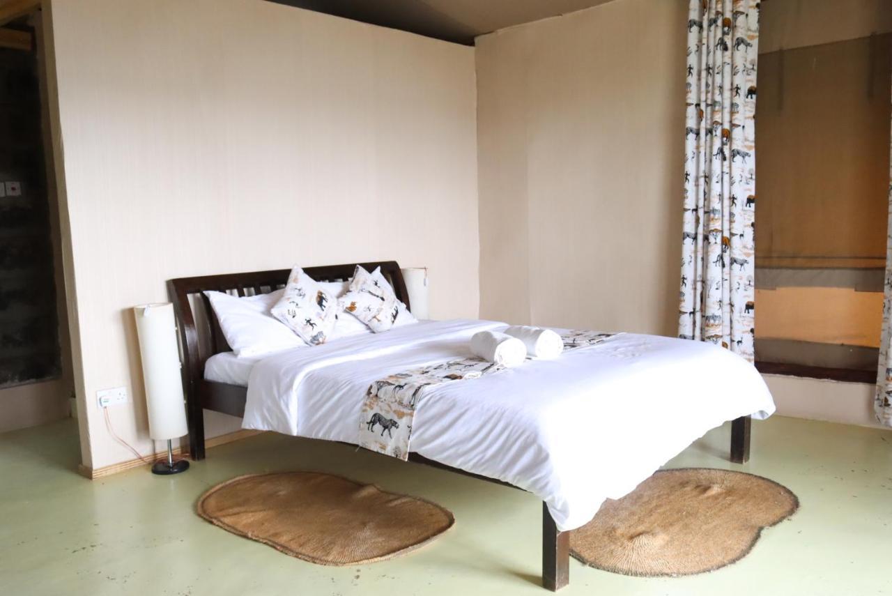 Maili Saba Camp Villa Nakuru Exteriör bild