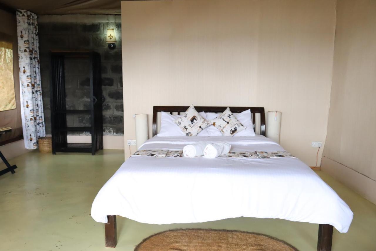 Maili Saba Camp Villa Nakuru Exteriör bild
