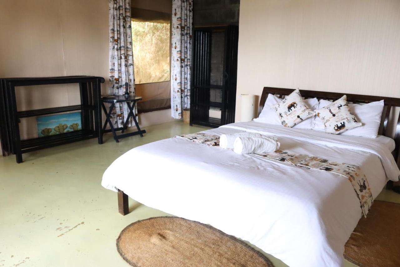 Maili Saba Camp Villa Nakuru Exteriör bild